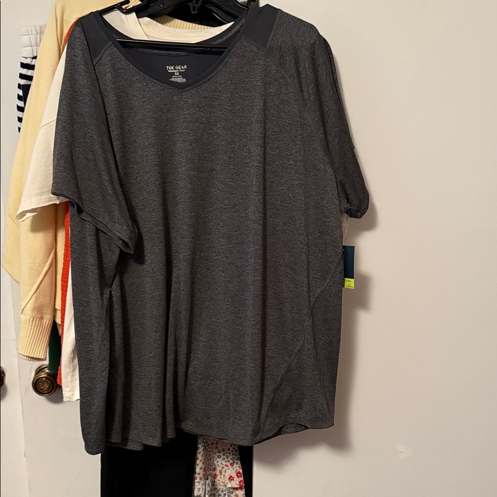 Tek Gear Women's Dark Gray Short Sleeve Top